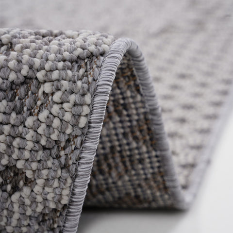 Guros - 6' X 9' Medallion Indoor / Outdoor Area Rug - Gray / White