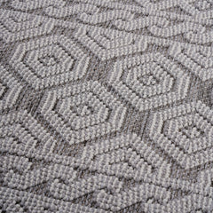 Guros - 8' X 10' Geometric Indoor / Outdoor Area Rug - Gray / White